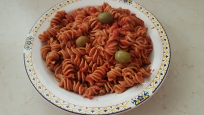 fusilli tonno, pomodoro e olive 